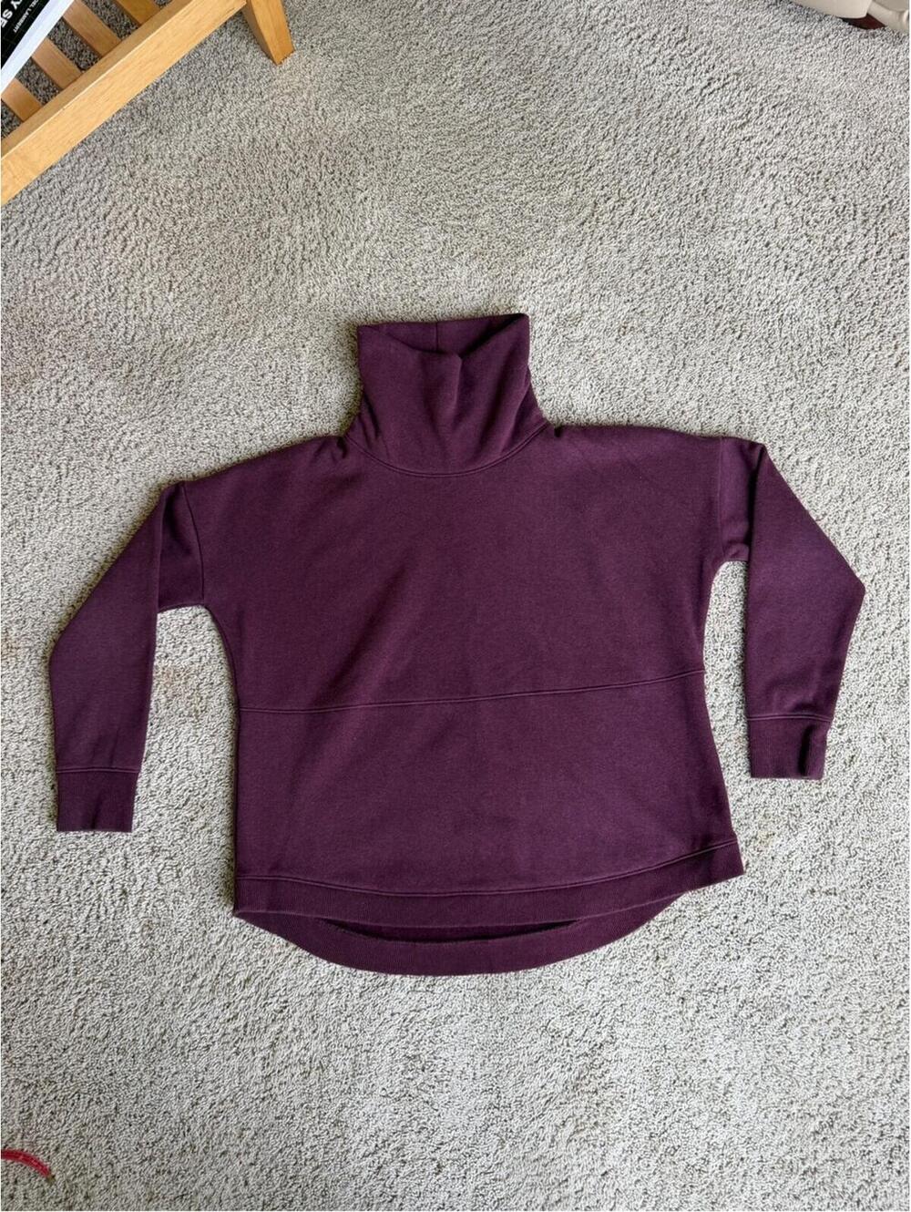 Women’s Athleta cozy Carma burgundy Turtleneck Pullover sweatshirt M Medium